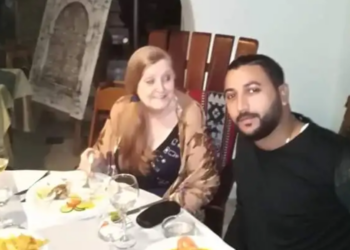 Christine (73) is stapelverliefd op Hamza (39):” Ik ben bekeerd tot de islam voor hem”