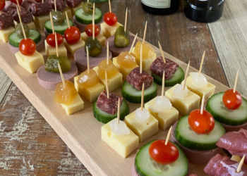 Deze provincie gaat tóch weer standaard vlees serveren bij bijeenkomsten: “Iedereen vraagt om vlees”