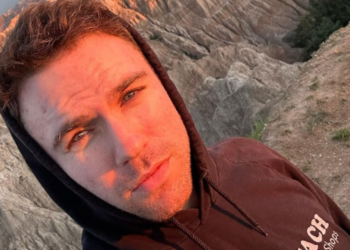 Dylan (32): “Ik heb 96 kinderen… Ik neem ontslag en ga reizen om ze allemaal op te zoeken”