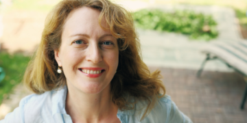 Esther: “Mijn 17-jarige zoon wil een tattoo, moet ik dat goedkeuren?”