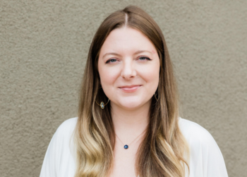 Eva (29): “Ik haat verjaardagen en vier ze niet meer, maar mijn familie snapt het niet”