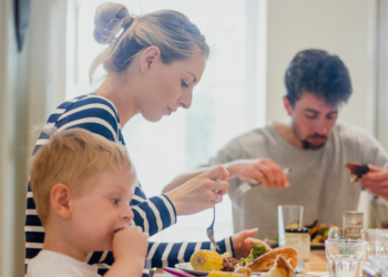 Femke (34): “Iedere keer als ik bij mijn schoonouders ga eten, maken ze vieze vleesgerechten – wat moet ik doen?”