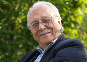 Geert (73): “Ik wil van mijn pensioengeld op reis, maar mijn kinderen vinden dat ik moet sparen”