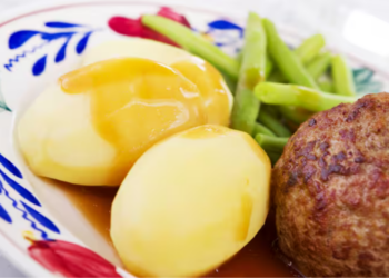 Gekookte aardappelen met groente en vlees steeds minder populair: “Deze traditionele maaltijd sterft langzaam uit”