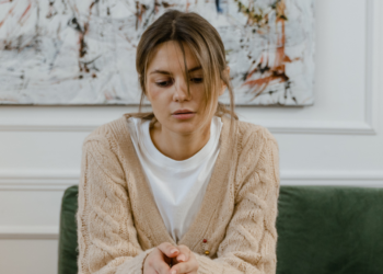 Inge (31): “Ik mag van mijn vriend niet praten met andere mannen, zelfs niet op mijn werk”