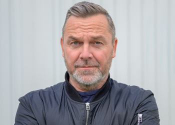 Jeroen (54): “Mijn zoon is volwassen, maar ik blijf verantwoordelijk voor zijn financiële problemen”