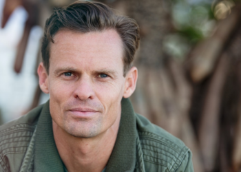 Jim (42) leeft al tien jaar zonder mobieltje: “Ik kan het iedereen aanraden”