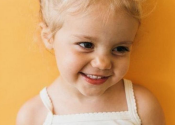 ‘Mijn kind moet naar gymles in alleen een onderbroek en een hemd. Dat is toch gek?’