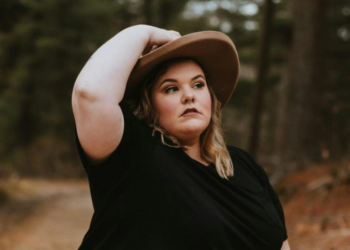 Els is woest: “De manege laat mij niet meer paardrijden vanwege mijn gewicht”