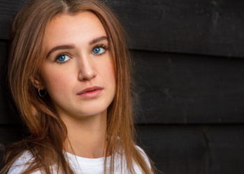 Rachel: “Ik schaam me voor mijn ouders, ze zijn gewoon tokkies met wie ik niets heb”