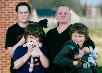 Moeder Ruby (45) klaagt over maandelijkse uitkering van 2.700 euro: “Dat is veel te weinig'”