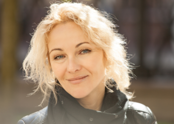 Saskia (34): “Mijn buren hebben een camera gericht op onze tuin, nu voel ik me constant bekeken”