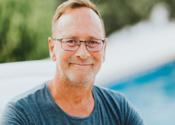 Wim (67): “Mijn kinderen verwachten een erfenis, maar ik geef liever alles uit aan reizen”