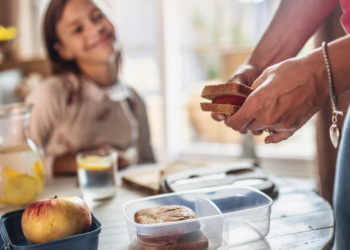 Amber: “Ik kreeg een briefje van de juf omdat ik haar witbrood meegeef naar school”