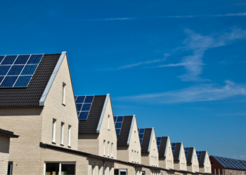 Steeds meer zonnepanelen vallen uit door overvol energienet: ‘Wordt nog erger’