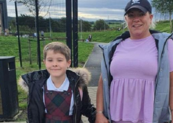 Theo (7) gaat in meisjeskleren naar school: “Mijn vriendjes willen dit nu ook”