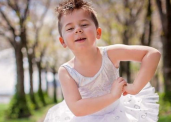 “Mijn zoon (5) wil alleen maar in jurkjes naar school, zal ik dat toelaten?”