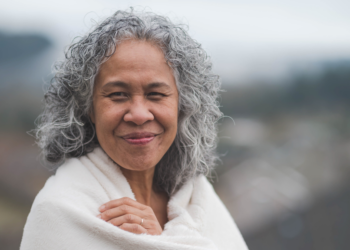 Ellemieke (51): “Ik vertel mijn man niet dat ik in de overgang ben”