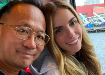 Multimiljonair vindt 30 jaar jongere liefde via eigen datingsite: “Nu pas geloof ik in ware liefde”