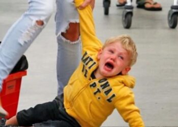 Andréa (34): “Mijn zoon krijgt vaak driftbuien in de winkel als hij zijn zin niet krijgt”