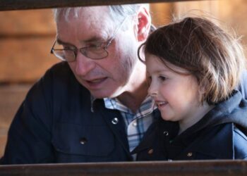 Esmee (35): “Mijn schoonouders voeden onze kinderen anders op dan wij, moet ik ze aanspreken?”