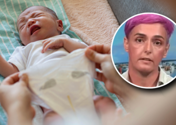 Expert zegt dat ouders aan baby’s toestemming zouden moeten vragen voordat ze hun luiers verschonen