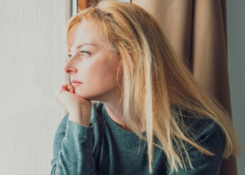 Femke’s (37) kinderen zijn niet welkom bij haar thuis: “Mijn nieuwe vriend verbiedt het”