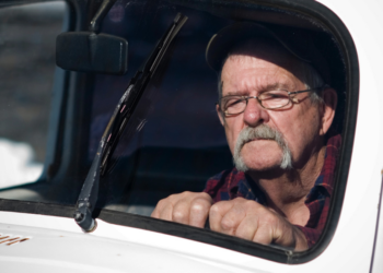 Gert (75): “Ik ga mijn rijbewijs echt niet inleveren, ondanks dat mijn omgeving het niet meer verantwoord vindt”