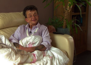 Moeder (57) uit Tilburg heeft geen geld om de verwarming aan te zetten: “Het is niet te betalen”