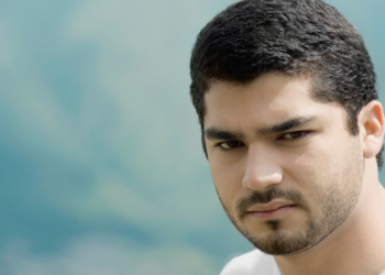 Hassan (34): “Ik wil trouwen, maar hoe bouw ik een toekomst met haar op als ze geen hoofddoek wil dragen?”