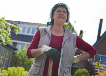 Ingrid (54): “Mijn buurvrouw laat haar katten buiten hun behoefte doen en wil ze niet binnenhouden”