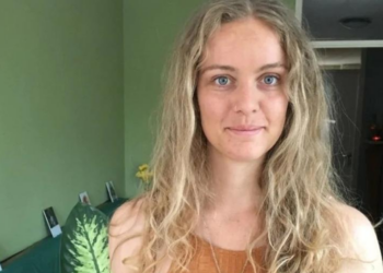 Iris is tegen tampons en maandverband: “Ik giet mijn menstruatiebloed bij de planten”
