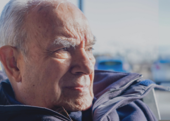 Joop (69): “Ik ging uit eten, maar ik kon de bediening niet verstaan want ze spraken alleen Engels”