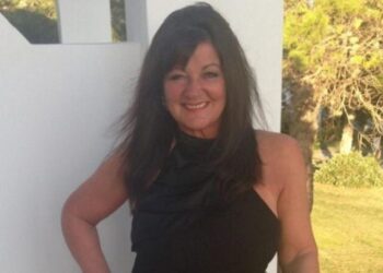 Karin (58) wil alleen jonge mannen: ‘’Mannen van mijn leeftijd zijn wandelende lijken’’