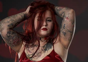 Kimberly (28) gaat van bil met getrouwde mannen: “Ik bied wat ze thuis missen”