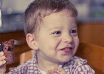 Evelien (34) is boos: “Hoe durft ze mijn zoon na school een koekje te geven?!”