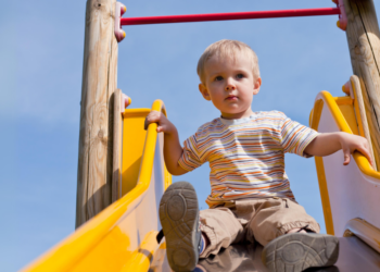 Mirjam’s zoon van 3 gaat alleen naar de speeltuin: “Hij is verantwoordelijk genoeg”