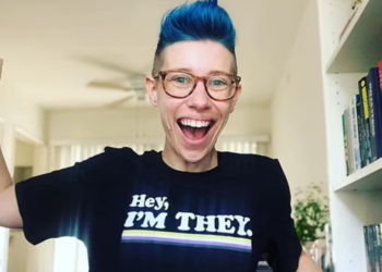 Leerkracht gebruikt ‘genderfluïde knuffels’ om kinderen te leren over genderdiversiteit