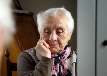 Lia (73) mag haar kleinzoon al 3 jaar niet zien: “Ik heb geen idee wat ik verkeerd heb gedaan”