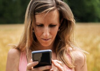 Lieke (29): “Mijn vriendin heeft mijn tikkie niet steeds niet betaald, moet ik boos op haar worden?”