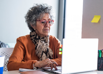 Linde (51): “Ik werk ook in het weekend zodat ik mijn kids niet hoef te zien”