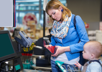 Saskia (36) haar man weigert mee te gaan met boodschappen doen: “Boodschappen doen is iets voor vrouwen.”