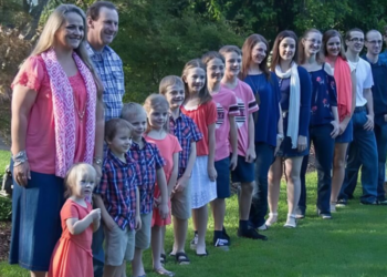 30 jaar huwelijk en 16 kinderen: “We hebben 9 jongens en 7 meisjes van 4 tot 29 jaar
