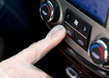 Dit ene knopje in je auto ken je nog niet, maar het gaat je rit comfortabeler maken