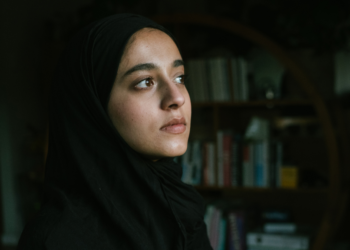 Emine (32): “Ik voel me niet geaccepteerd in Nederland met een hoofddoek”