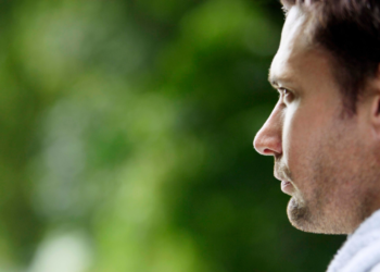 Frank (38): “Laatst stond ineens m’n zus voor de deur zonder dat we een afspraak hadden, ik schrok me dood”