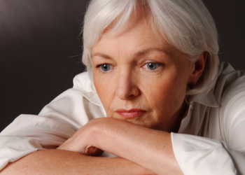 Janine (47): “Mijn man en ik werken fulltime, maar we kunnen nog steeds geen huis kopen”