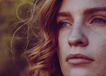 Kim (32): “Ik ben woest op mijn familie omdat ze niet op mijn hond willen passen als ik op vakantie ga”