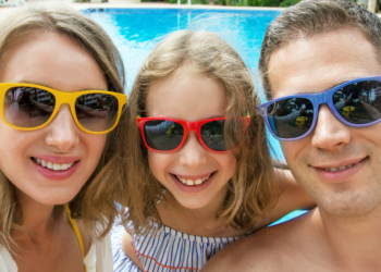 Lars (34): “Wij gaan nu 5 keer per jaar op vakantie met ons gezin, dat zouden anderen ook moeten doen”