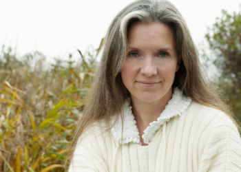 Laura (45): “Vrouwen moeten stoppen met het wassen, vouwen en strijken van de kleding van hun man”